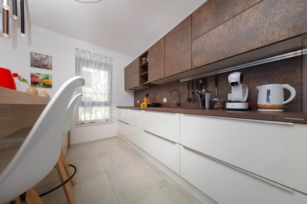 Apartman Oranž Banjole Bagian luar foto