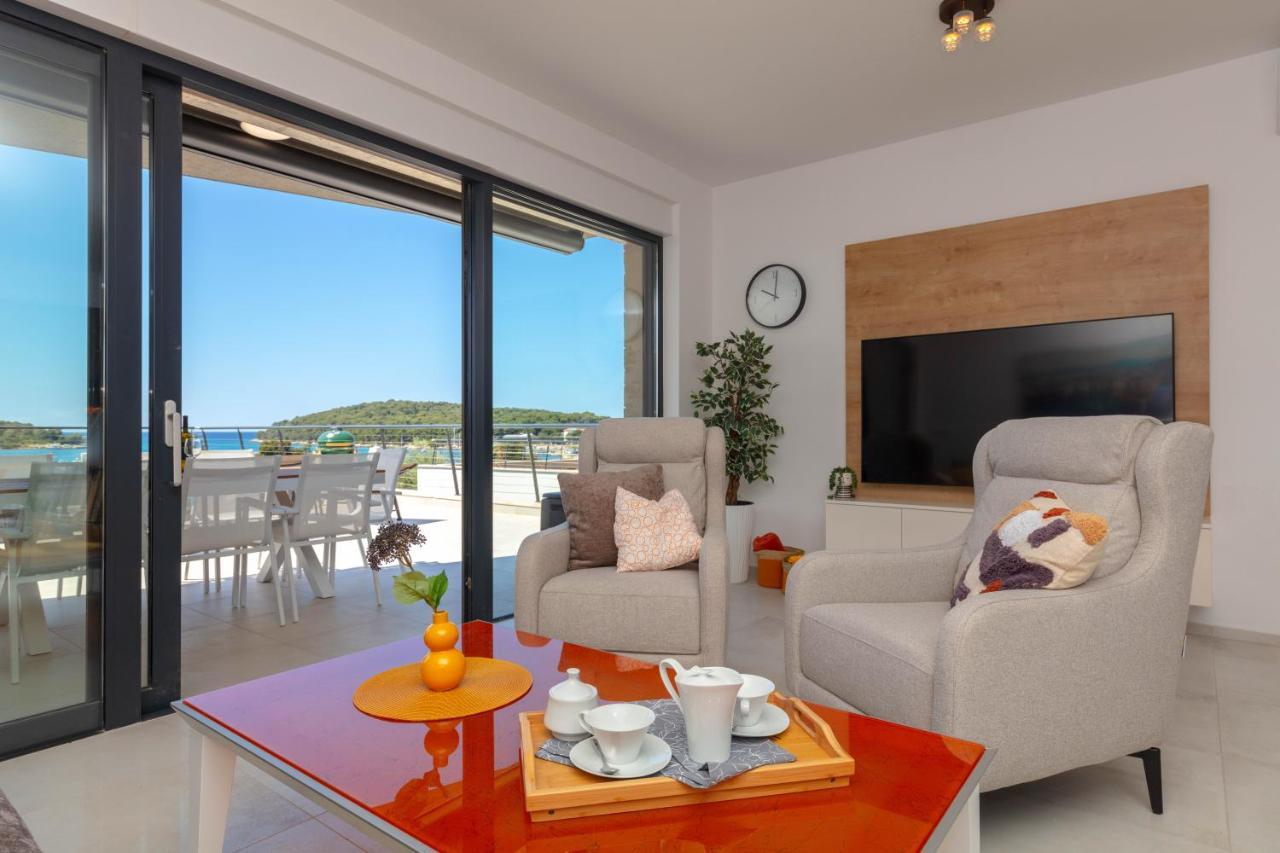 Apartman Oranž Banjole Bagian luar foto